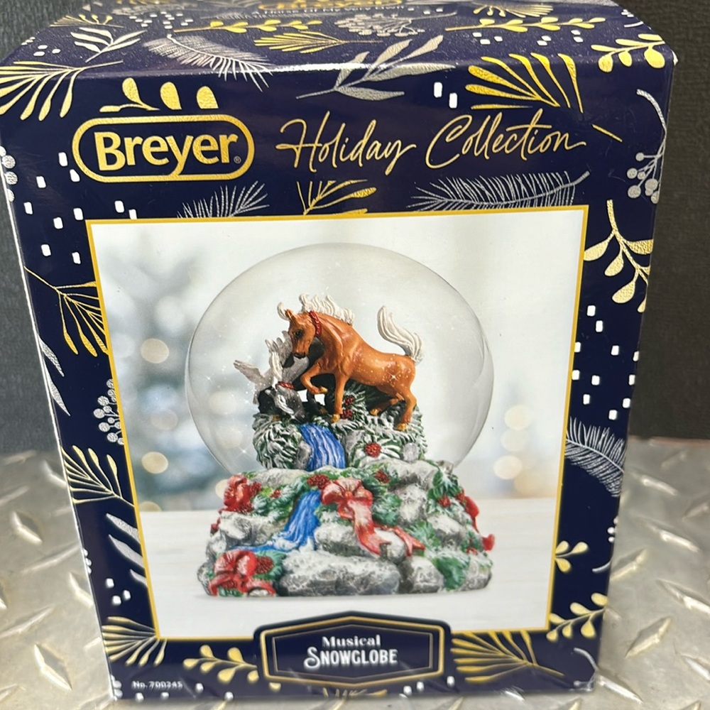 Breyer musical snowglobe 2024